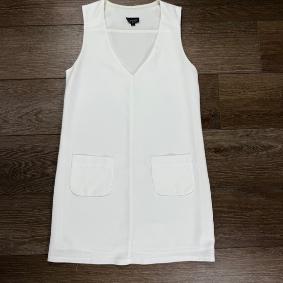 Topshop Dresses & Skirts - TopShop Pocket Shift Dress, V-Neck, White, Size 4, Polyester, Summer